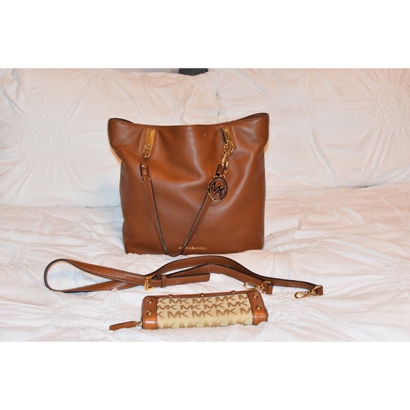 Michael Kors Brooke Leather Tote - Picture 8 of 8